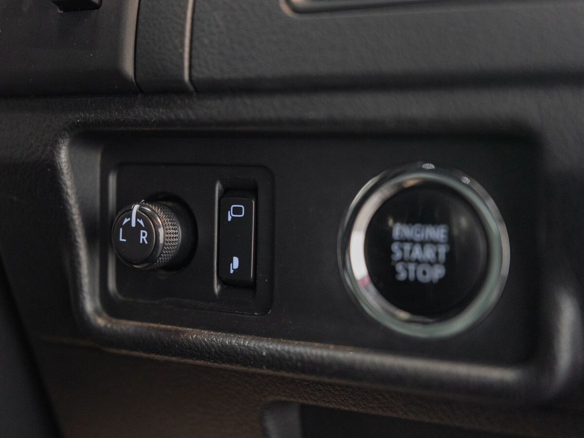 Toyota Land Cruiser Prado 2018 - фото автомобиля