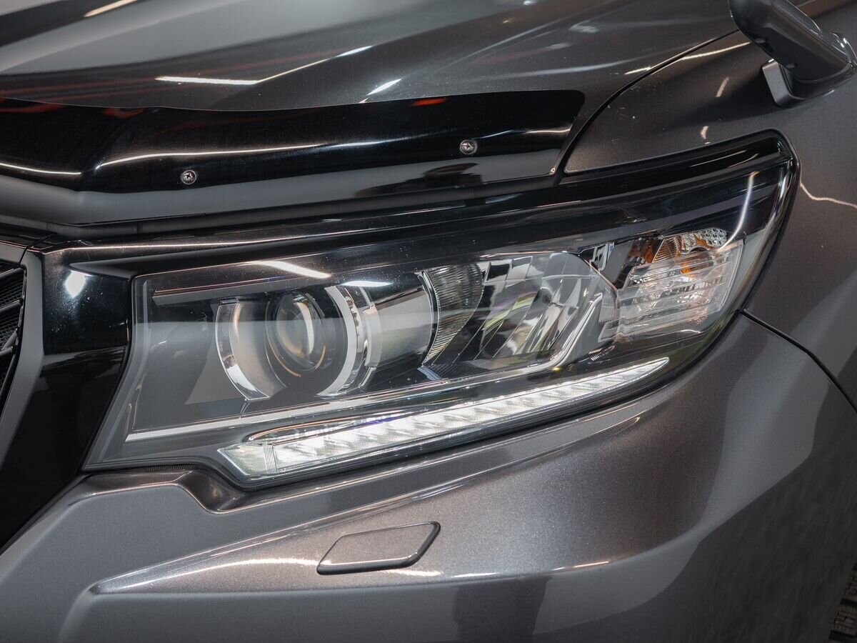 Toyota Land Cruiser Prado 2018 - фото автомобиля