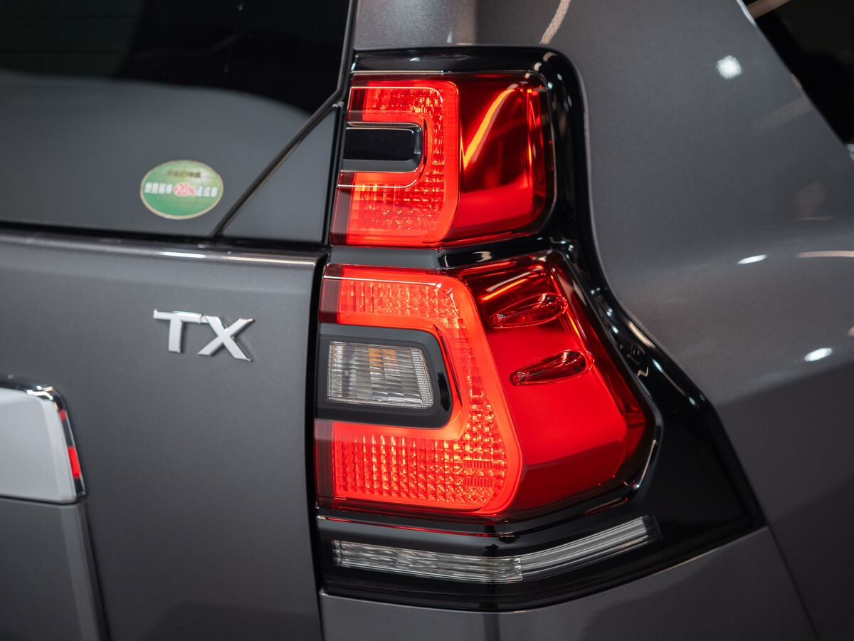 Toyota Land Cruiser Prado 2018 - фото автомобиля