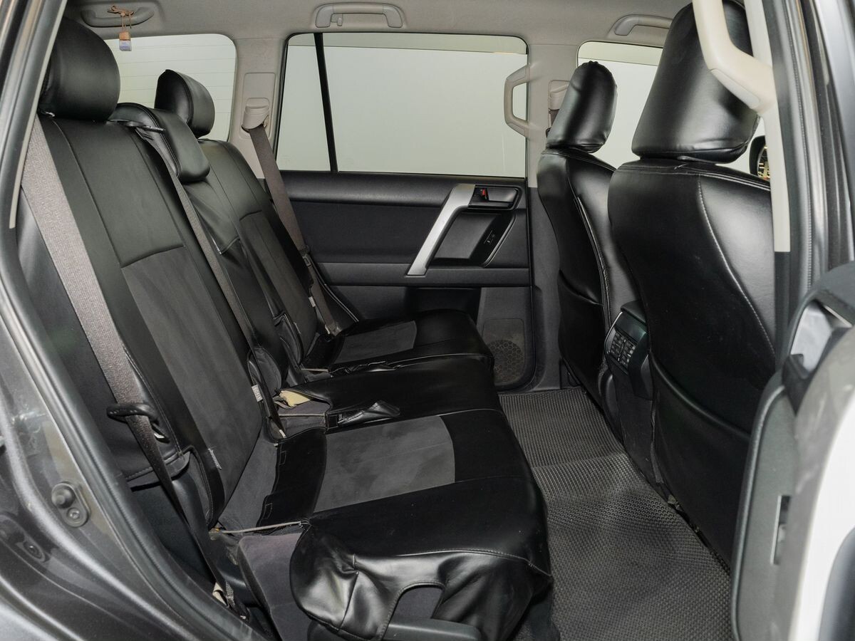 Toyota Land Cruiser Prado 2018 - фото автомобиля