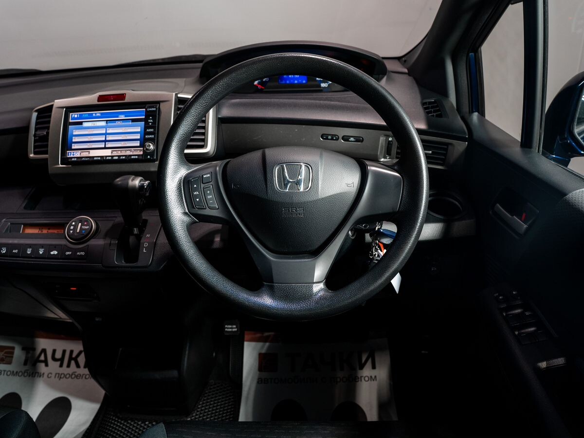 Honda Freed 2010 - фото автомобиля