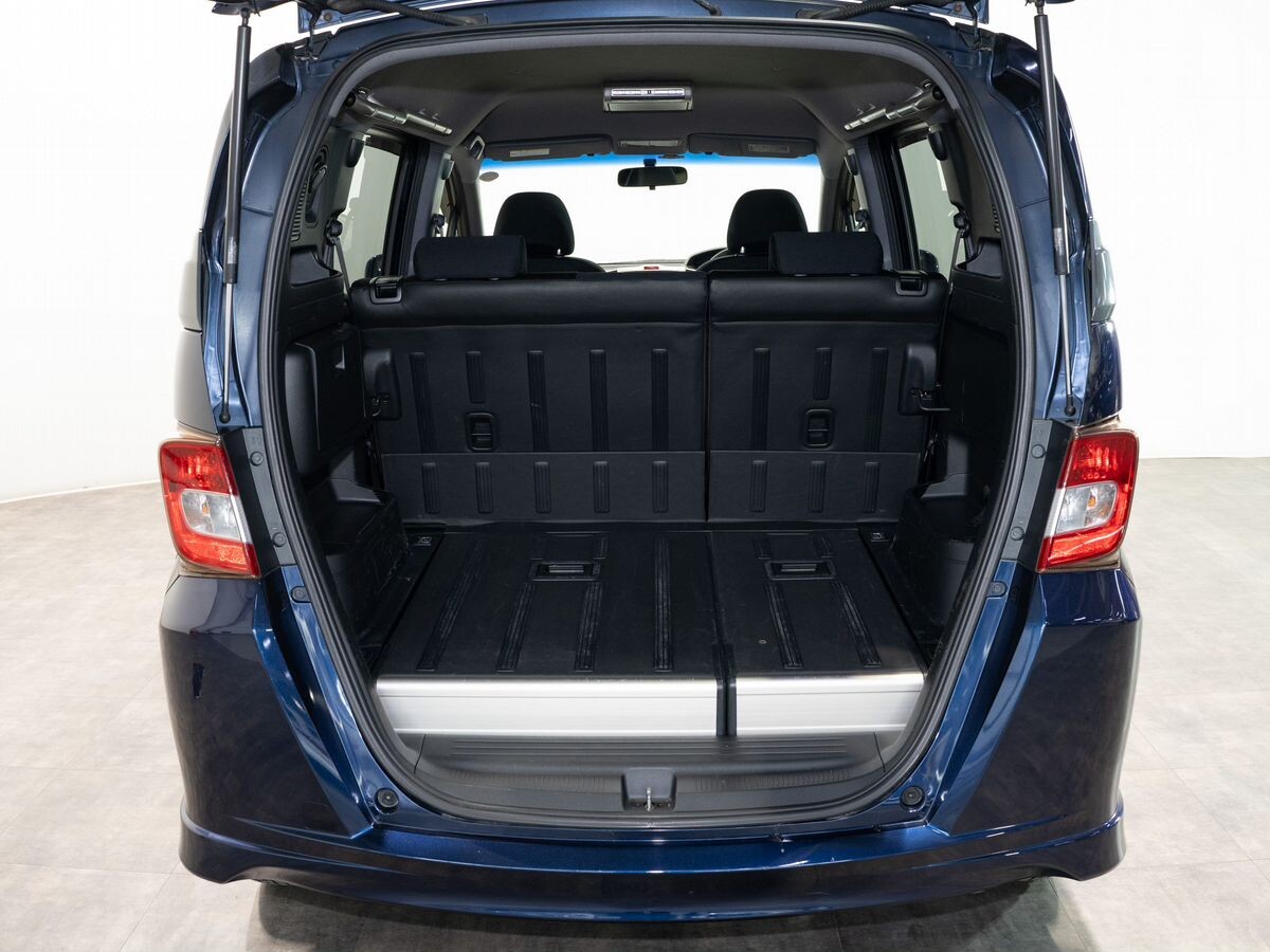 Honda Freed 2010 - фото автомобиля