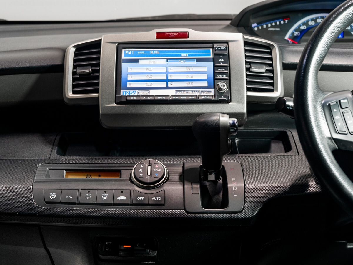 Honda Freed 2010 - фото автомобиля