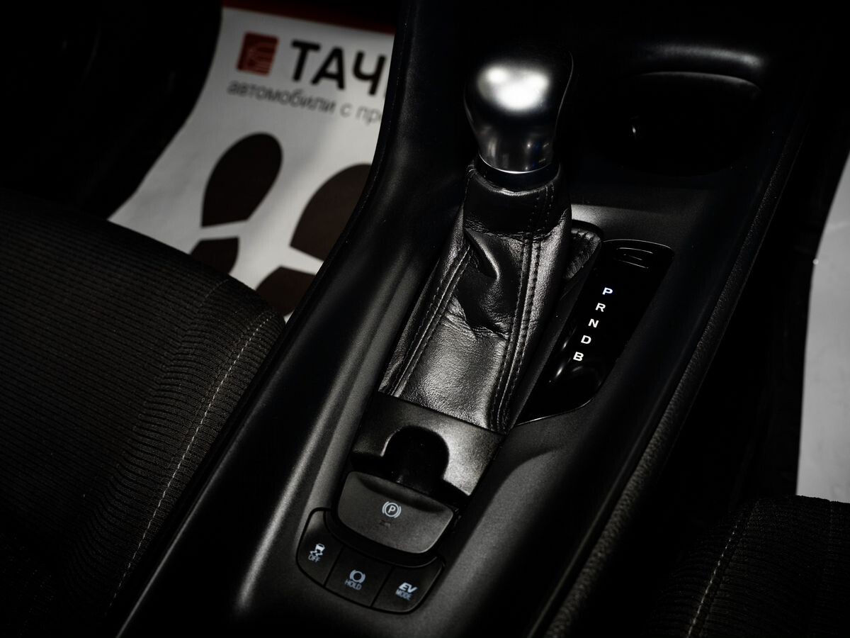 Toyota C-HR 2017 - фото автомобиля