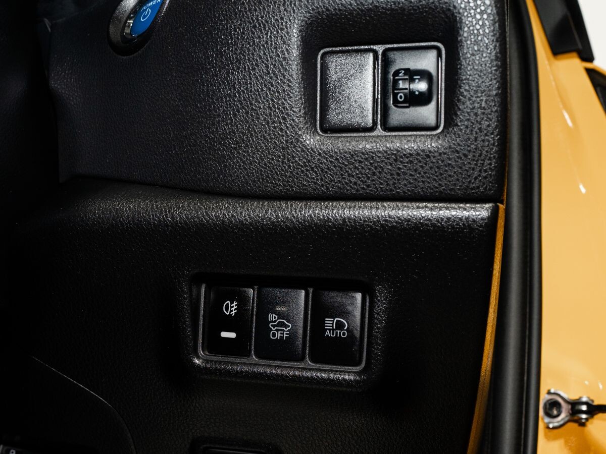 Toyota C-HR 2017 - фото автомобиля