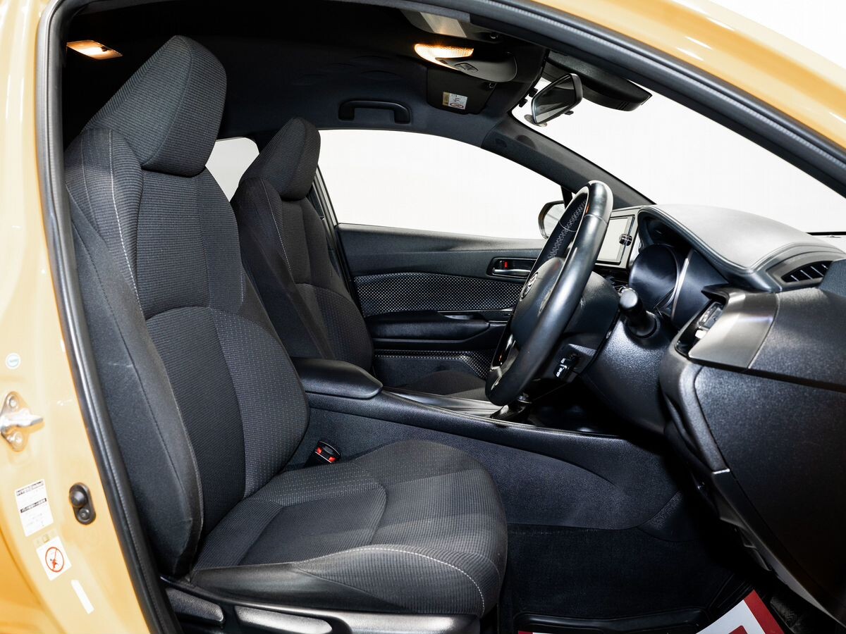 Toyota C-HR 2017 - фото автомобиля