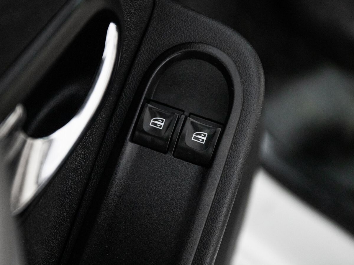 Nissan Terrano 2018 - фото автомобиля