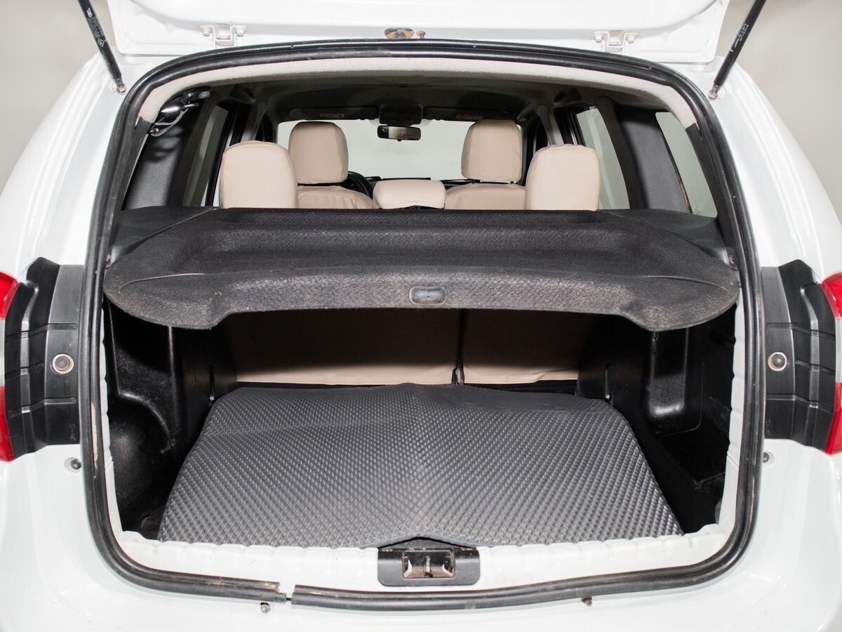 Nissan Terrano 2018 - фото автомобиля