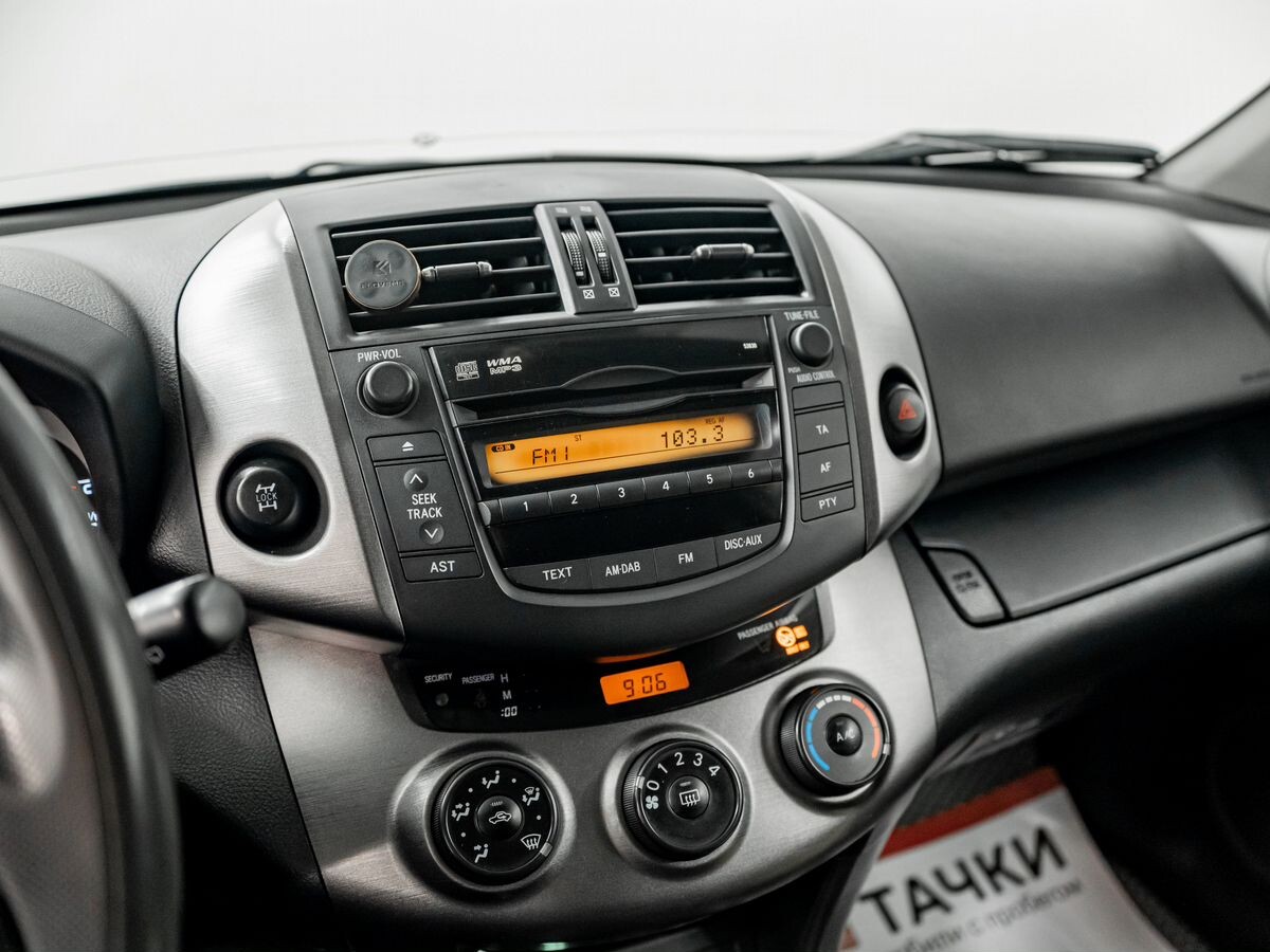 Toyota RAV4 2010 - фото автомобиля