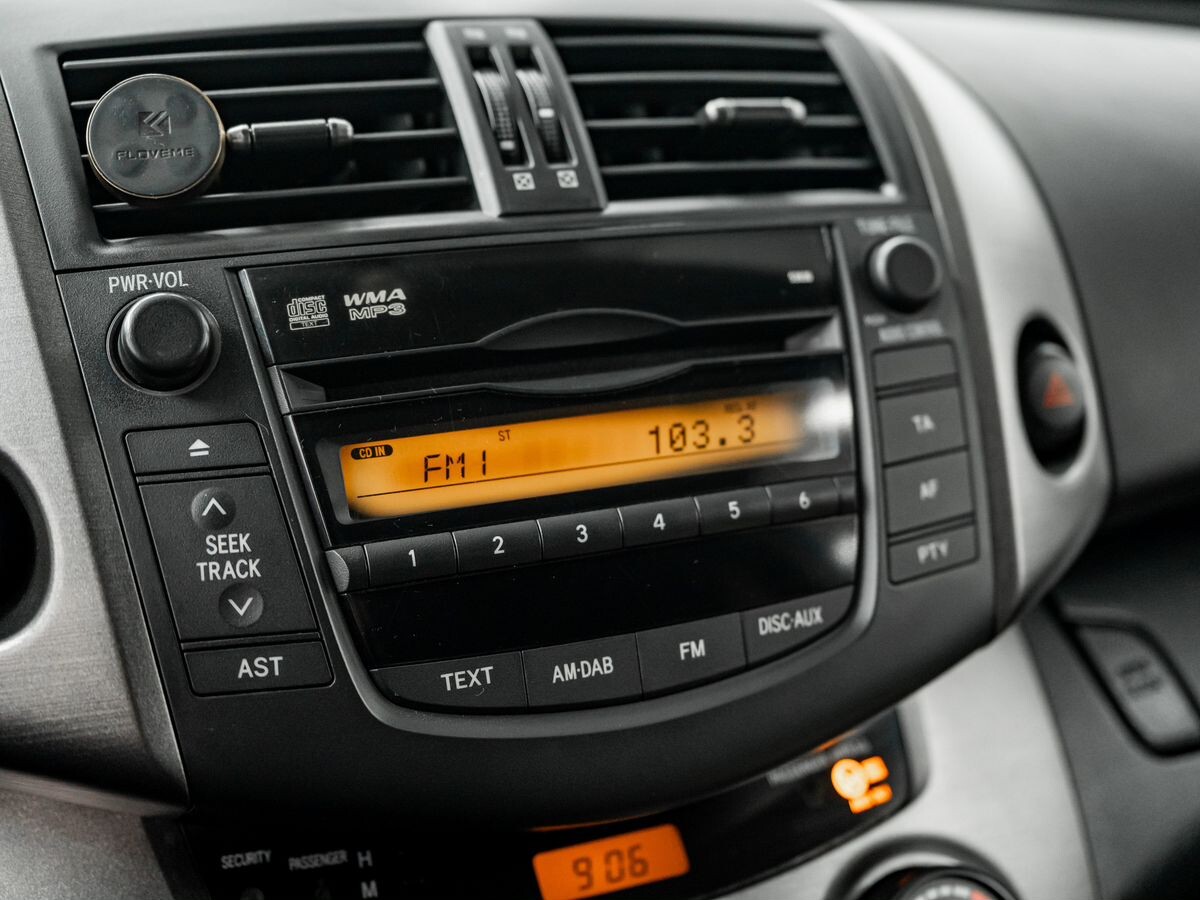 Toyota RAV4 2010 - фото автомобиля