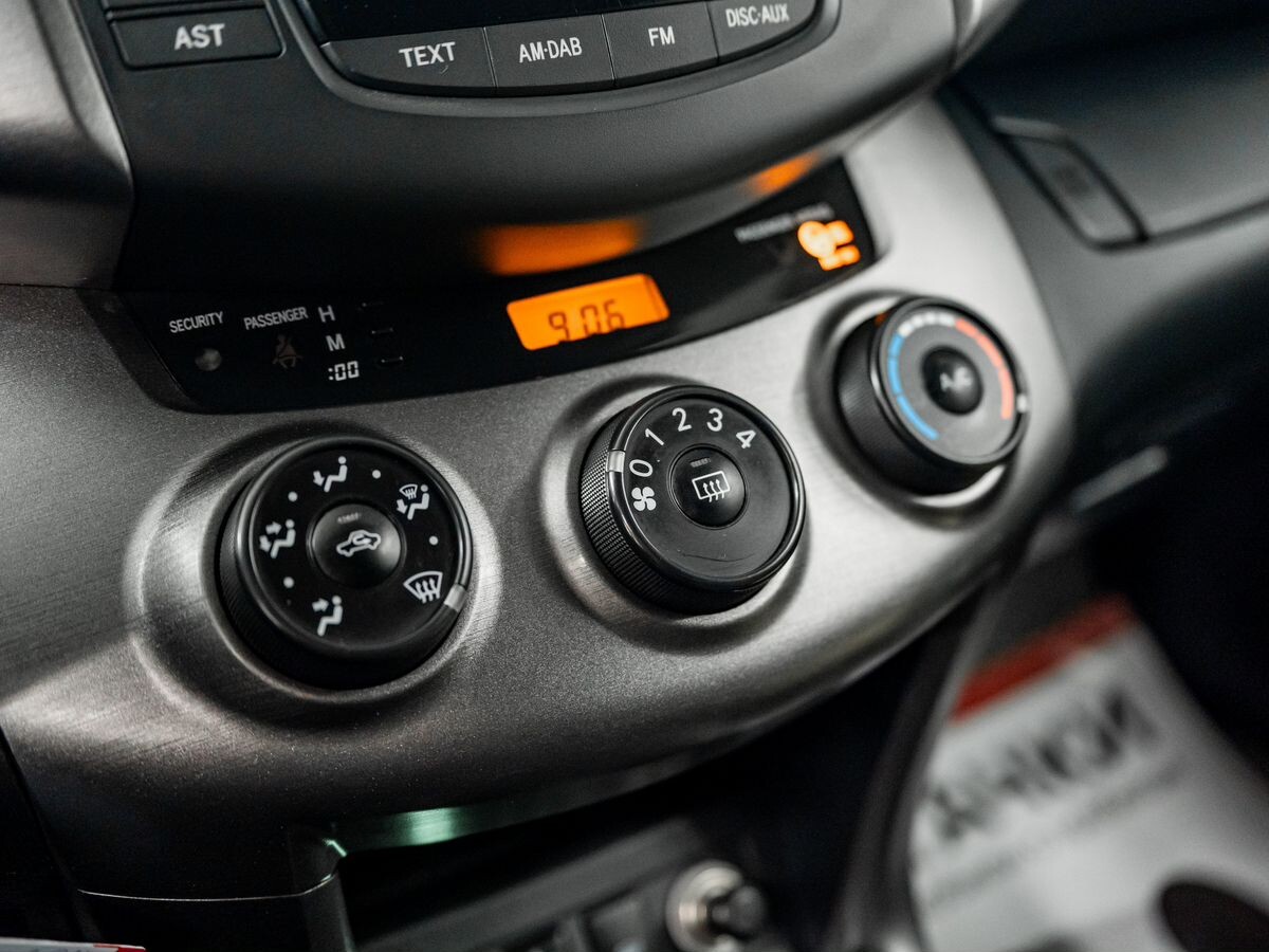 Toyota RAV4 2010 - фото автомобиля