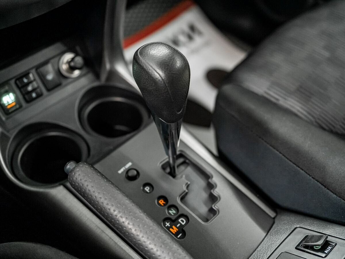 Toyota RAV4 2010 - фото автомобиля