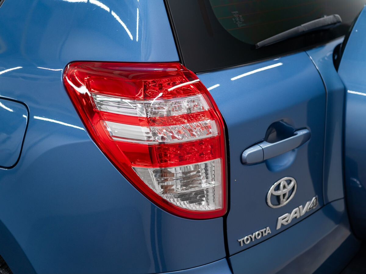 Toyota RAV4 2010 - фото автомобиля