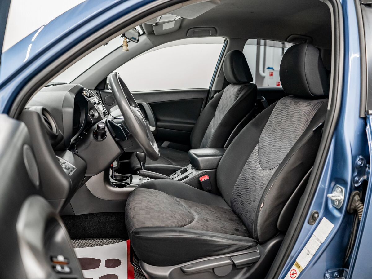 Toyota RAV4 2010 - фото автомобиля