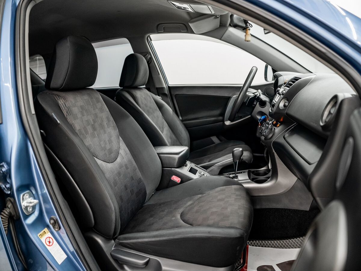 Toyota RAV4 2010 - фото автомобиля