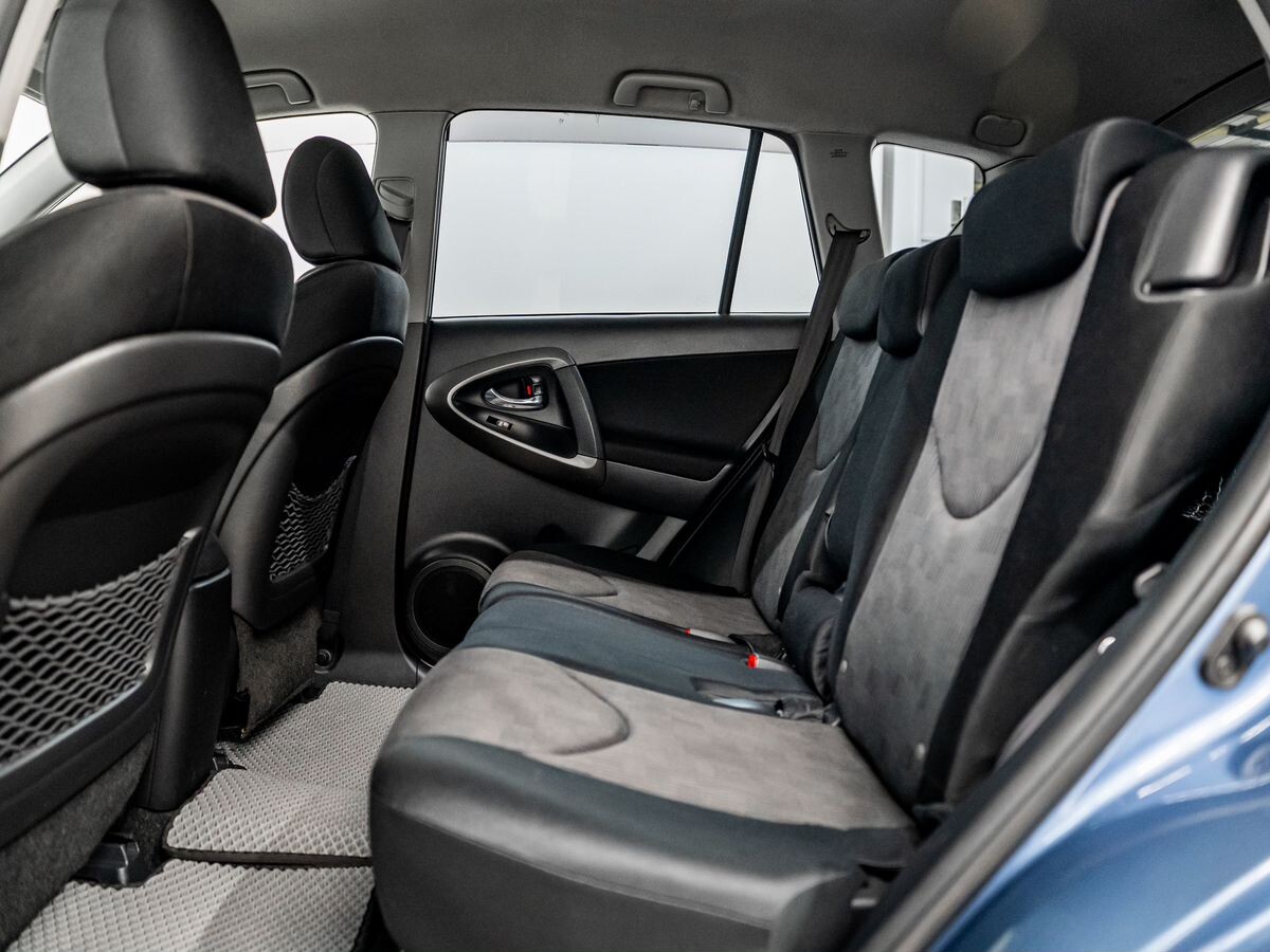 Toyota RAV4 2010 - фото автомобиля