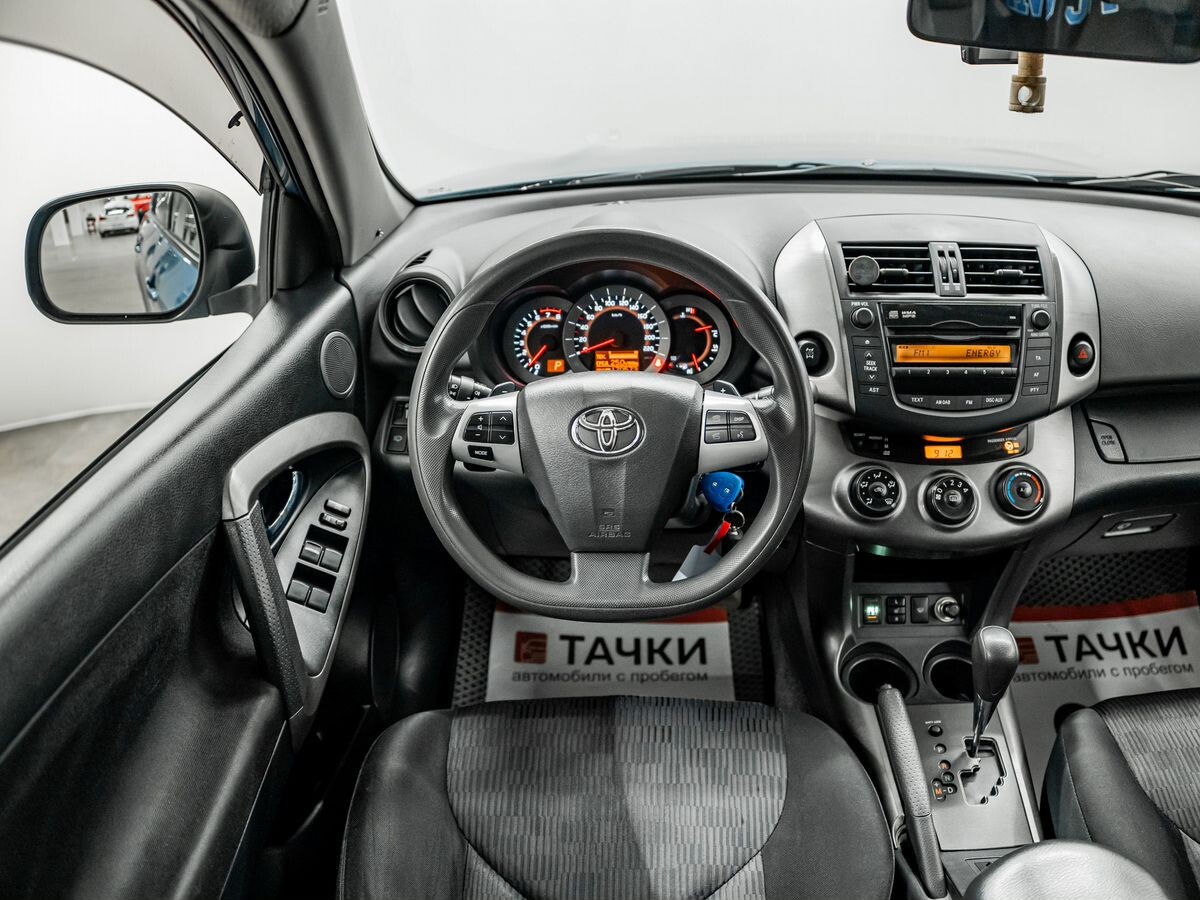 Toyota RAV4 2010 - фото автомобиля