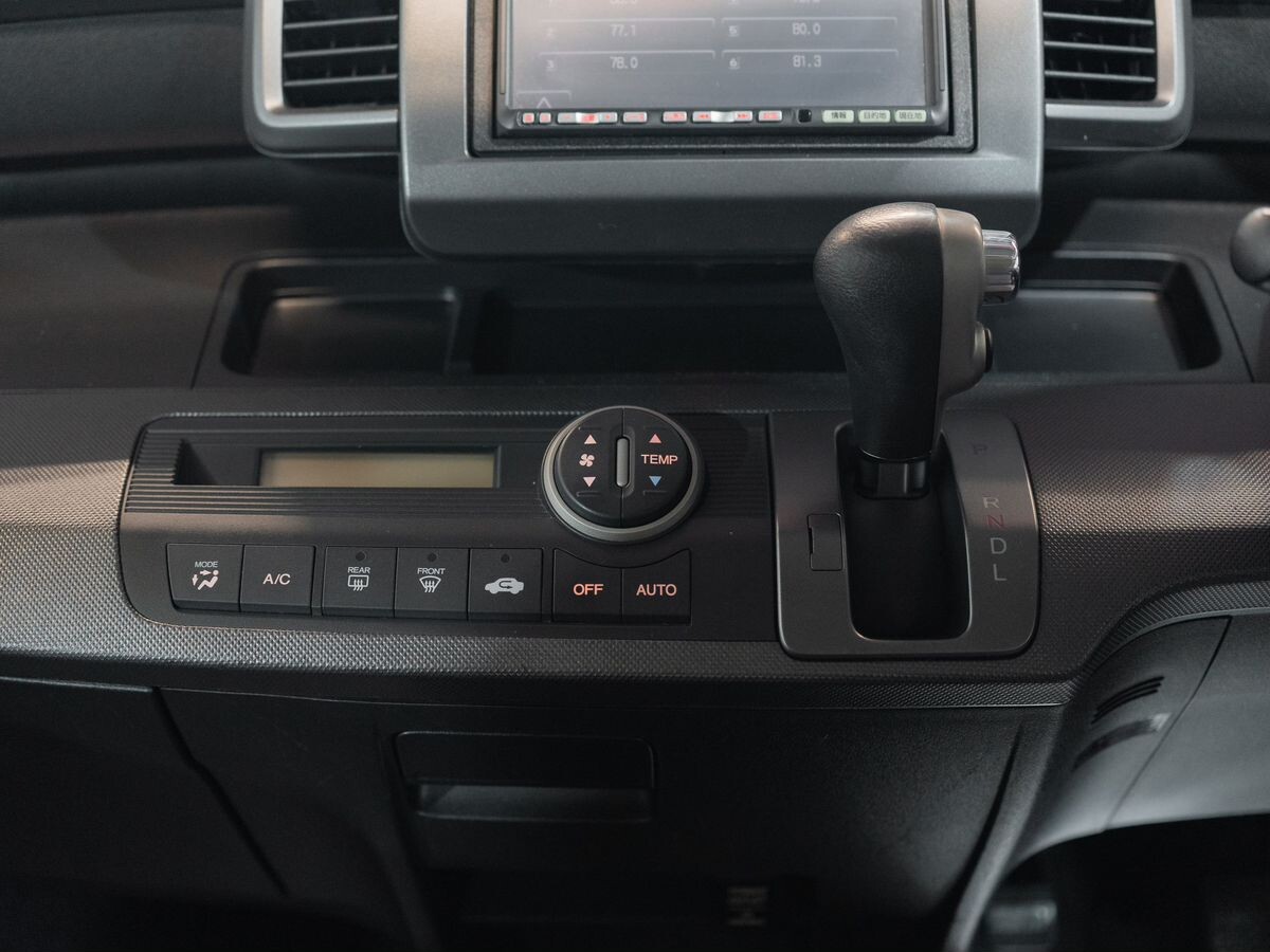 Honda Freed 2010 - фото автомобиля