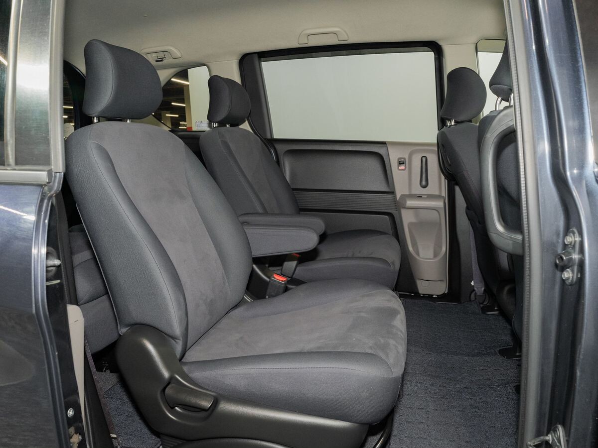 Honda Freed 2010 - фото автомобиля