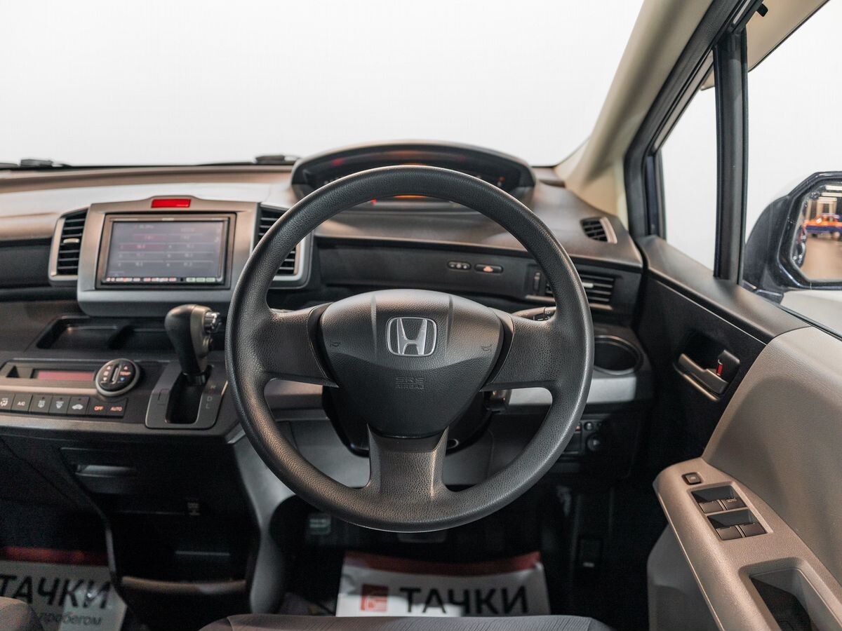 Honda Freed 2010 - фото автомобиля