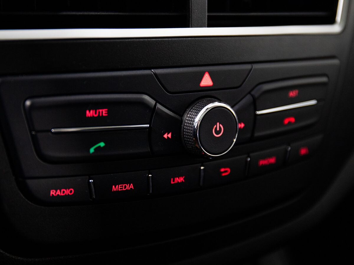 FAW Besturn X40 2019 - фото автомобиля