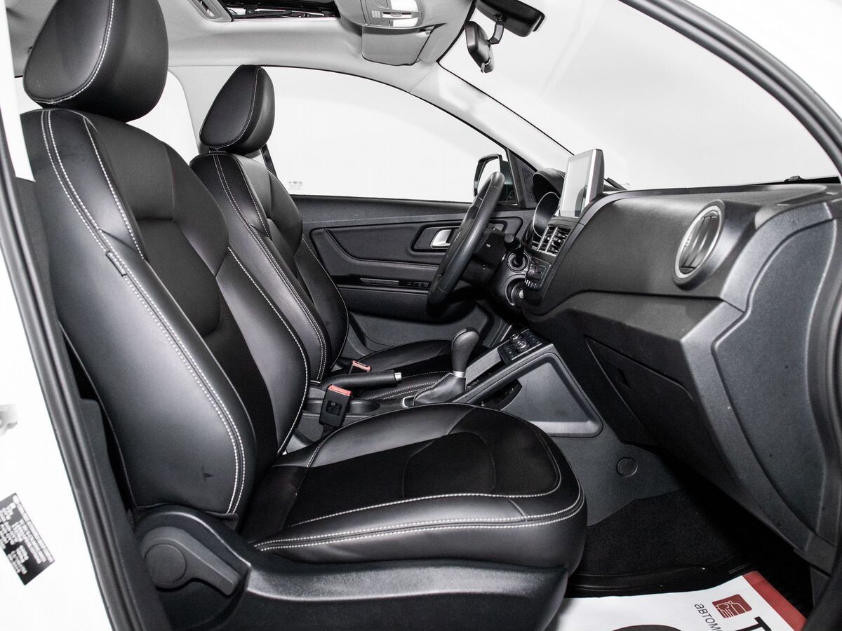 FAW Besturn X40 2019 - фото автомобиля