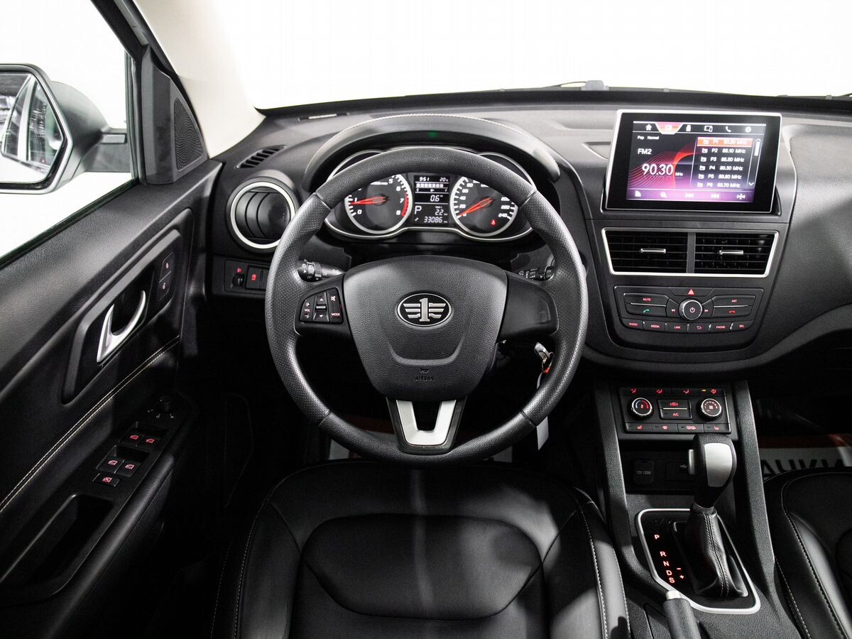 FAW Besturn X40 2019 - фото автомобиля