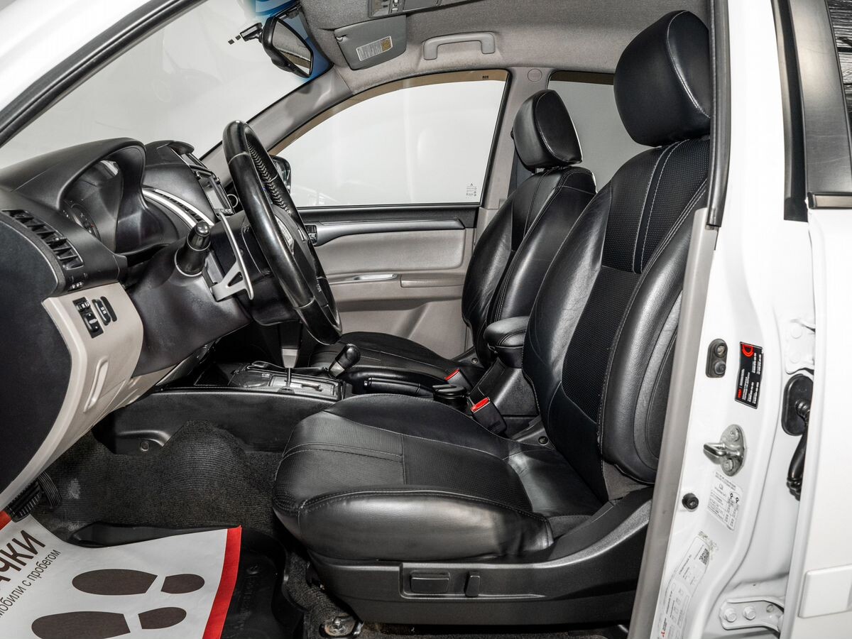 Mitsubishi Pajero Sport 2014 - фото автомобиля