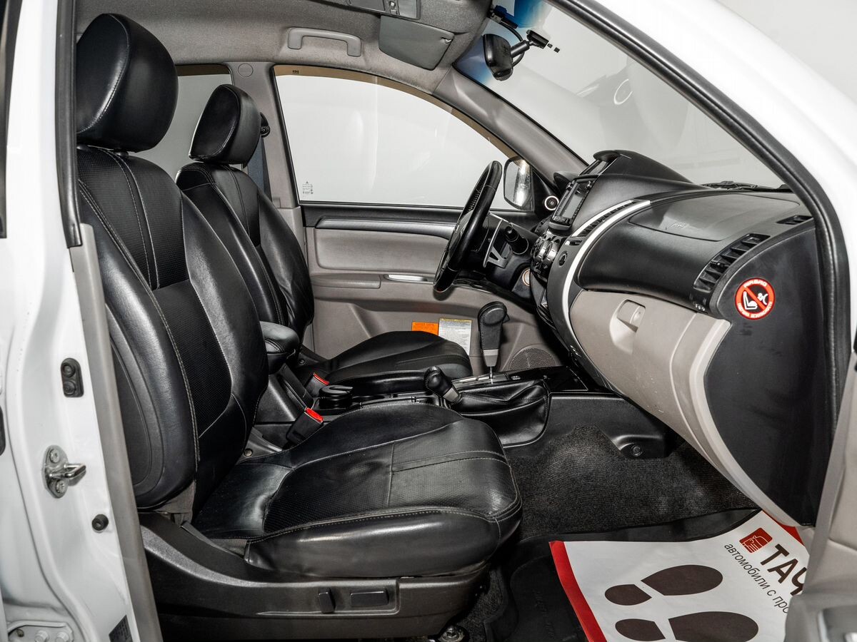 Mitsubishi Pajero Sport 2014 - фото автомобиля