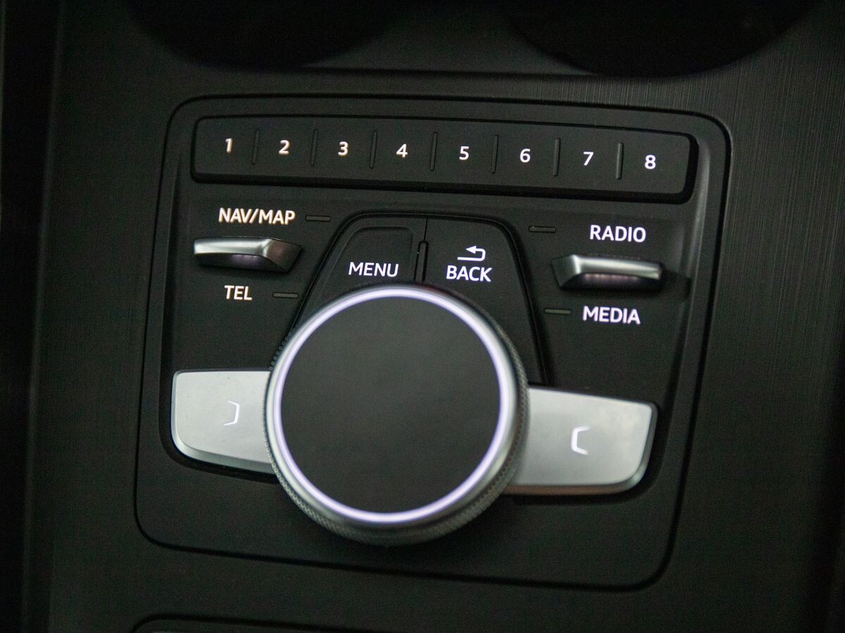 Audi A4 2017 - фото автомобиля