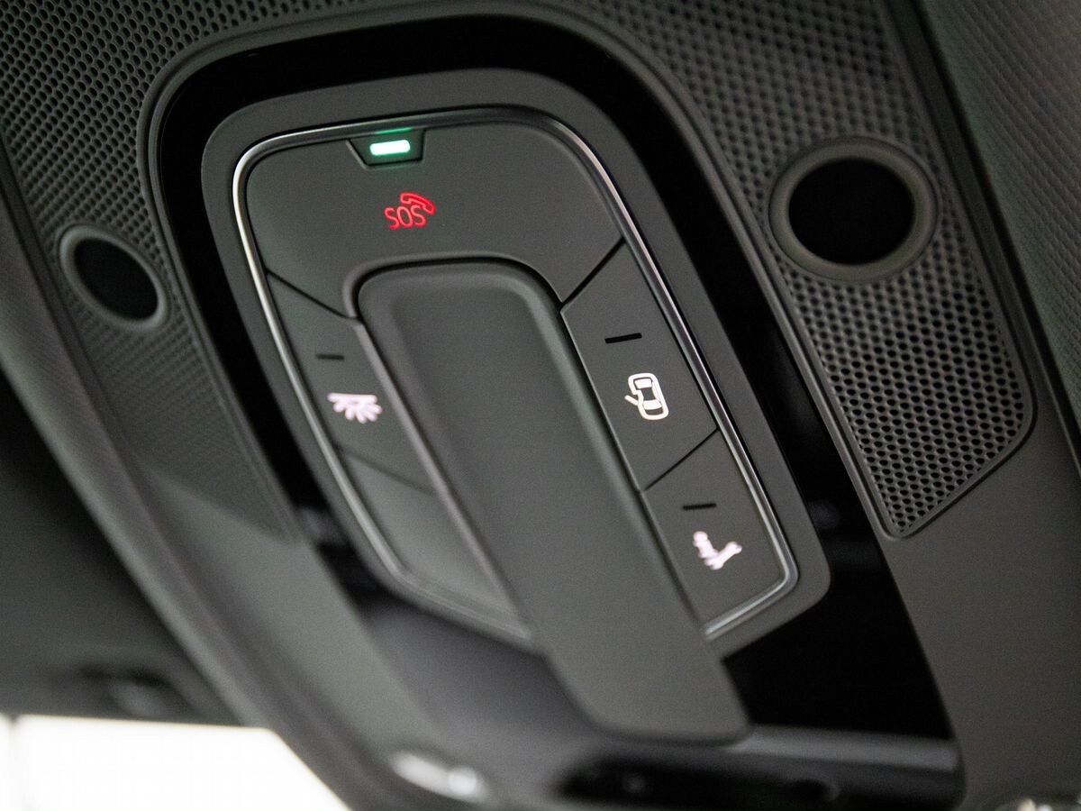 Audi A4 2017 - фото автомобиля