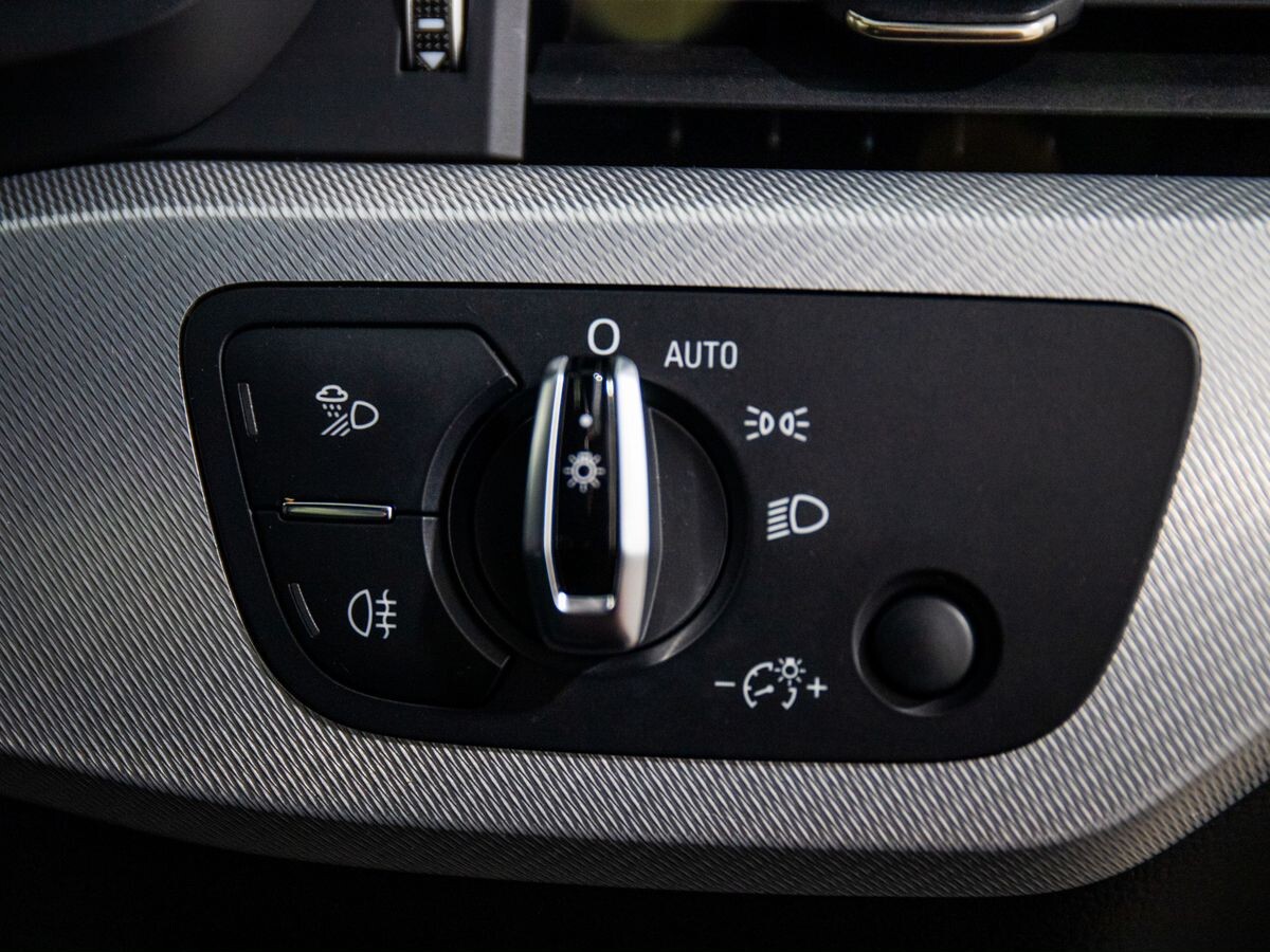 Audi A4 2017 - фото автомобиля