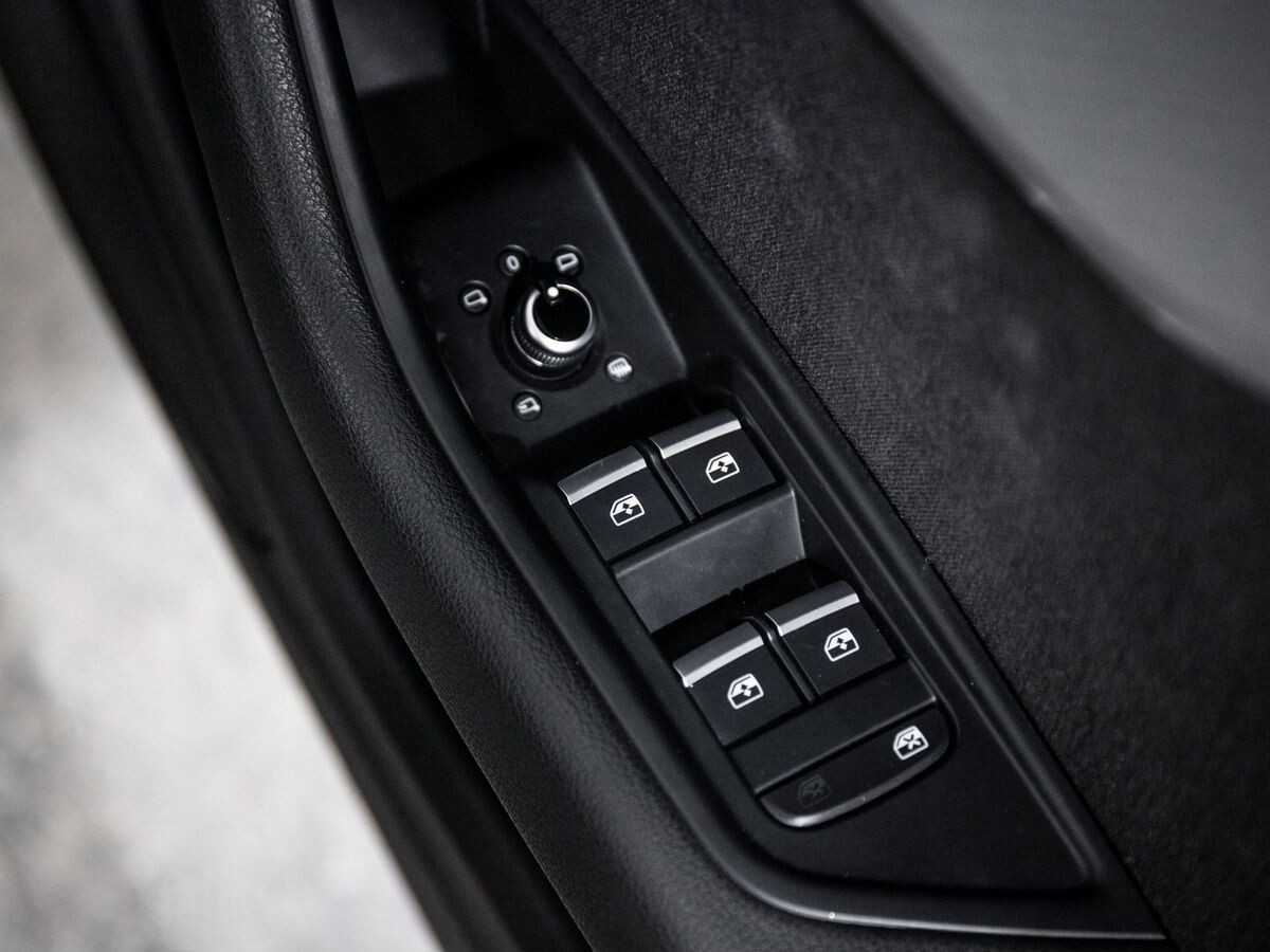 Audi A4 2017 - фото автомобиля