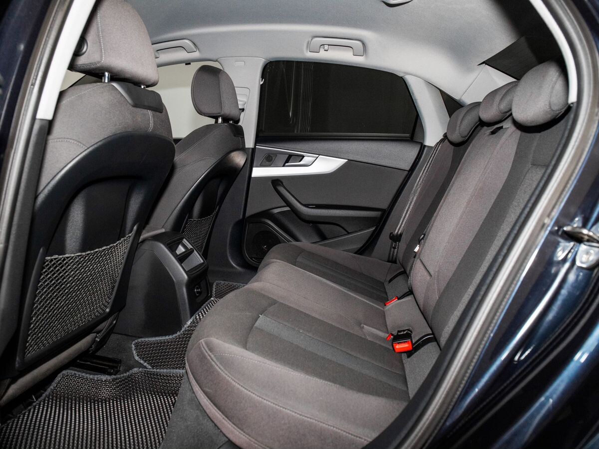 Audi A4 2017 - фото автомобиля