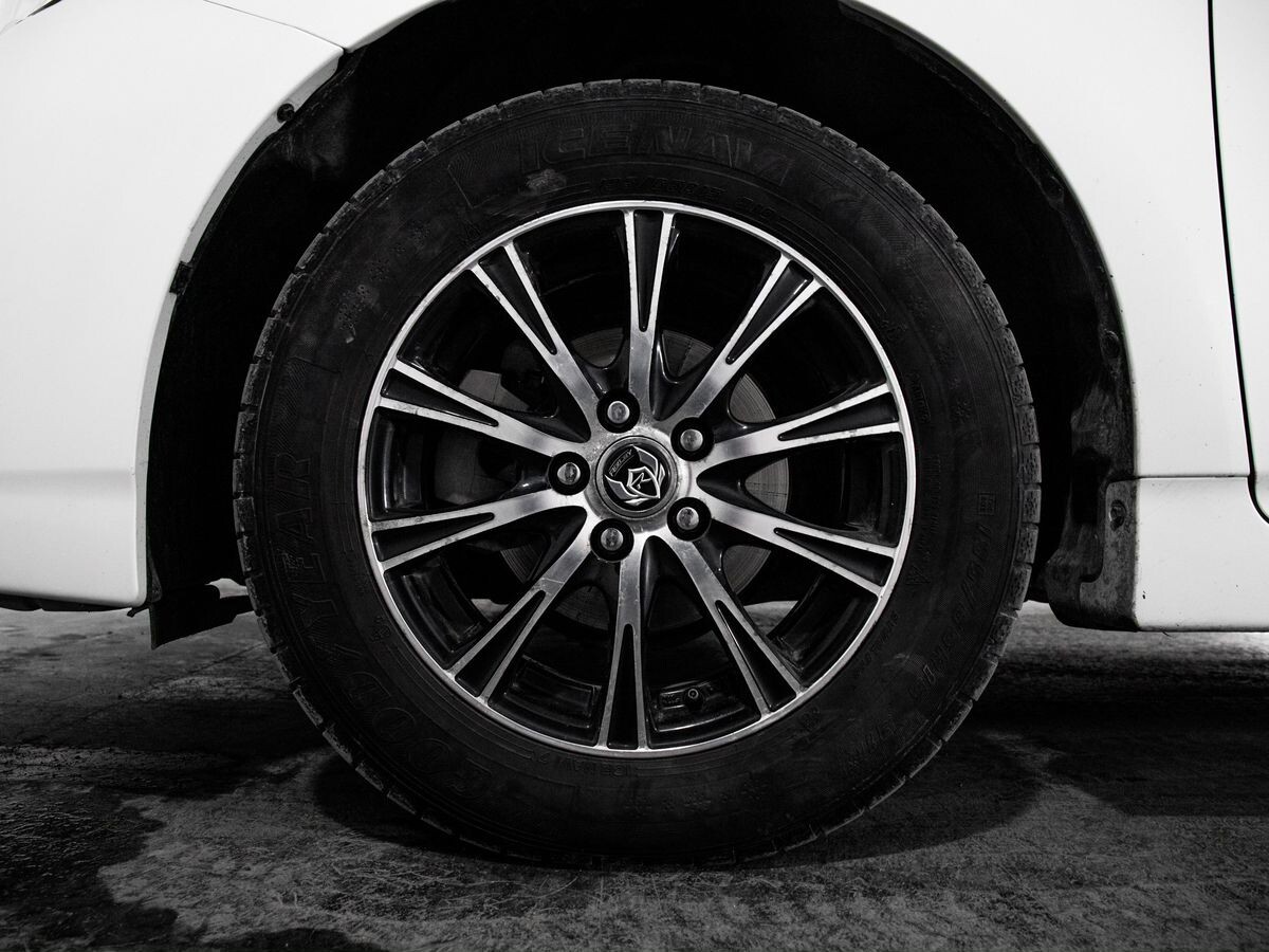 Toyota Prius 2014 - фото автомобиля