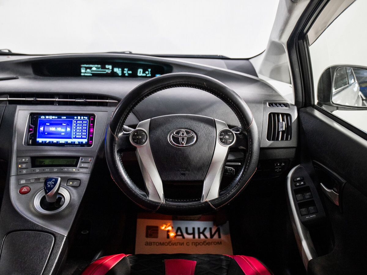 Toyota Prius 2014 - фото автомобиля