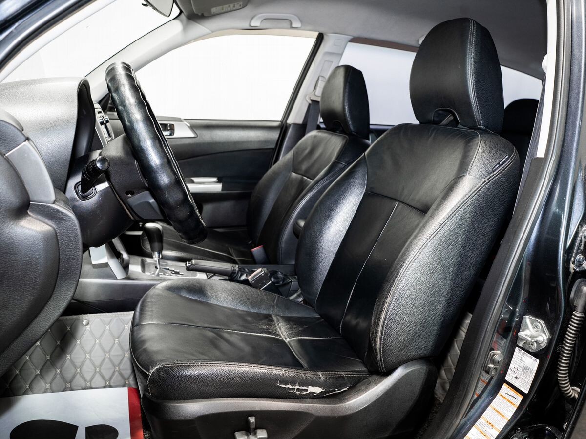 Subaru Forester 2011 - фото автомобиля