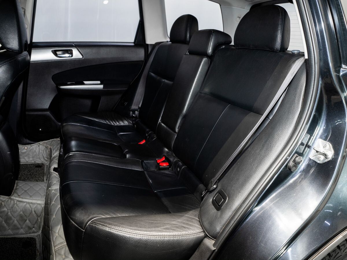 Subaru Forester 2011 - фото автомобиля