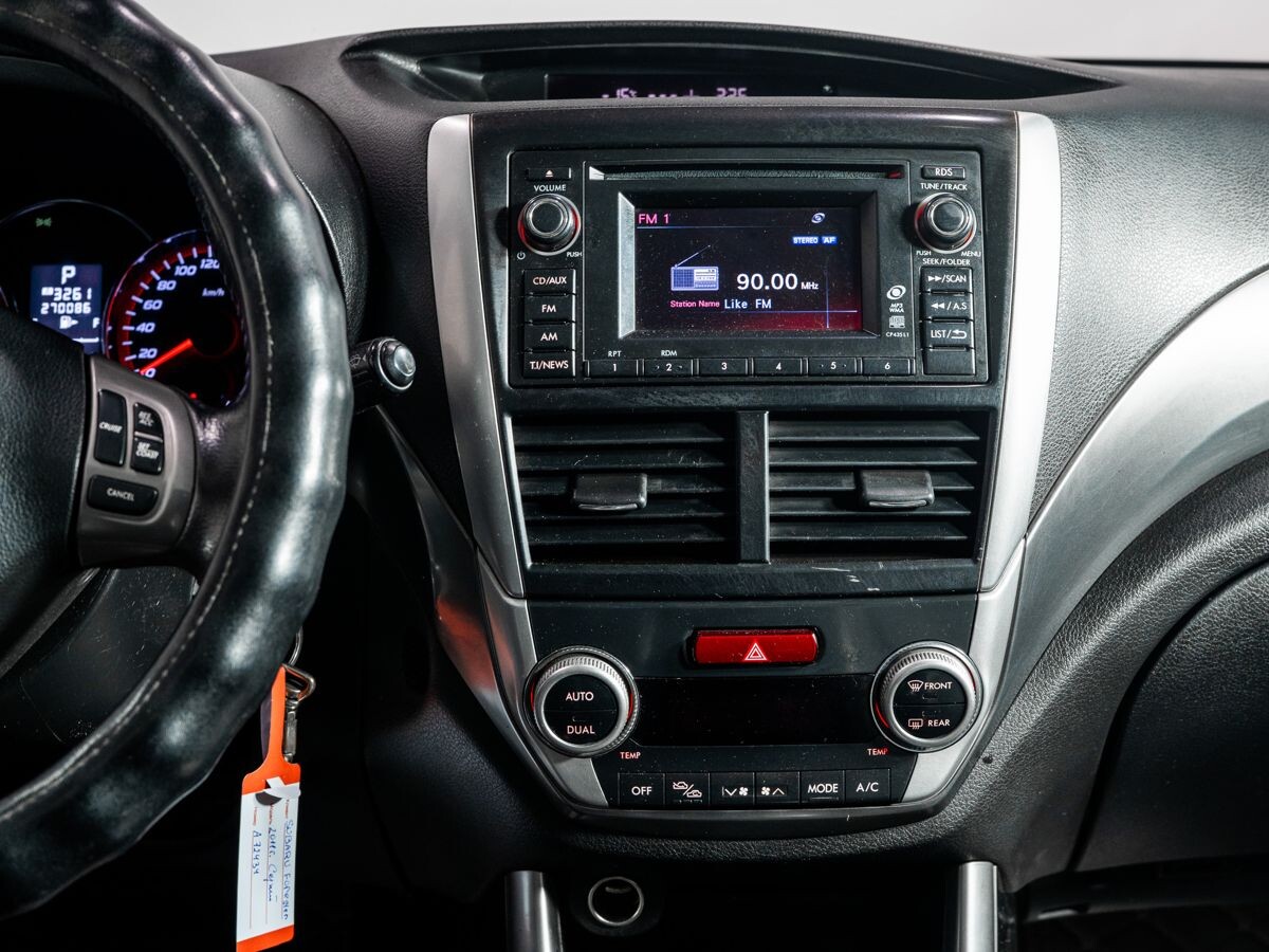 Subaru Forester 2011 - фото автомобиля