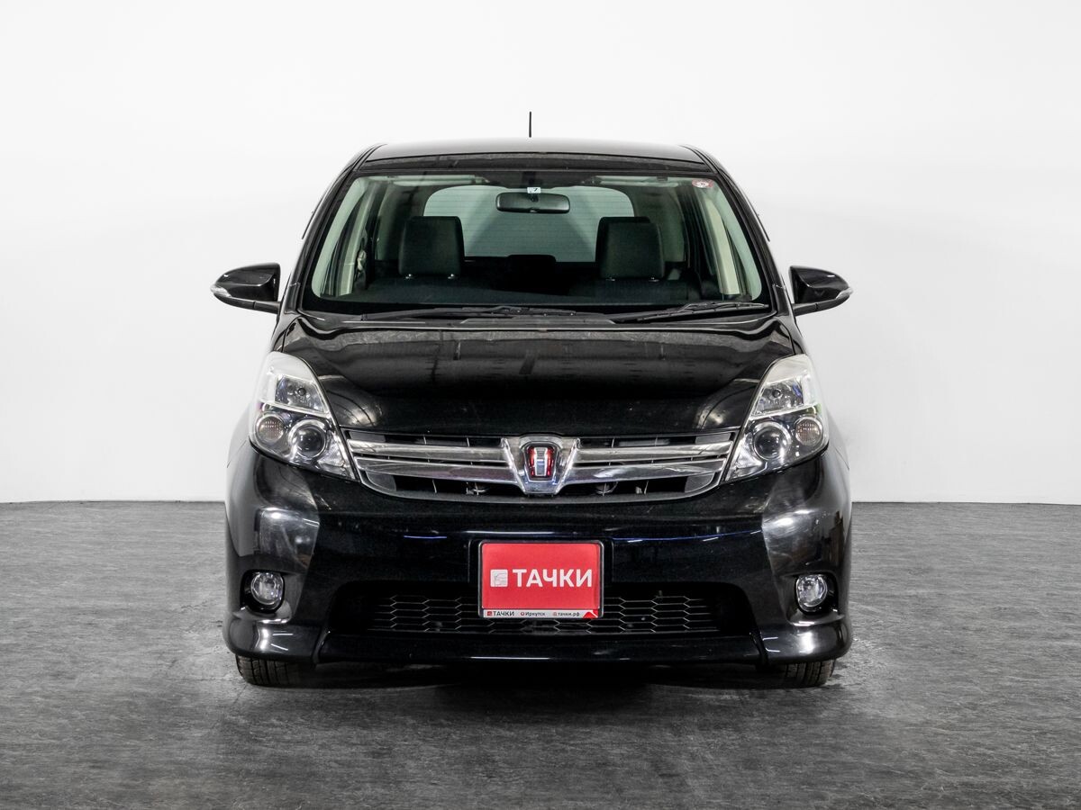 Toyota ISis 2015 - фото автомобиля