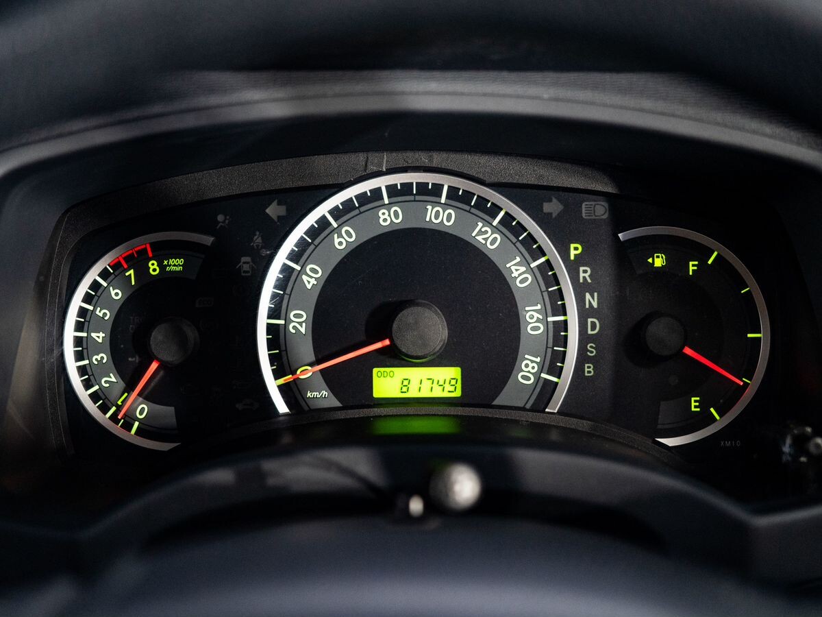 Toyota ISis 2015 - фото автомобиля