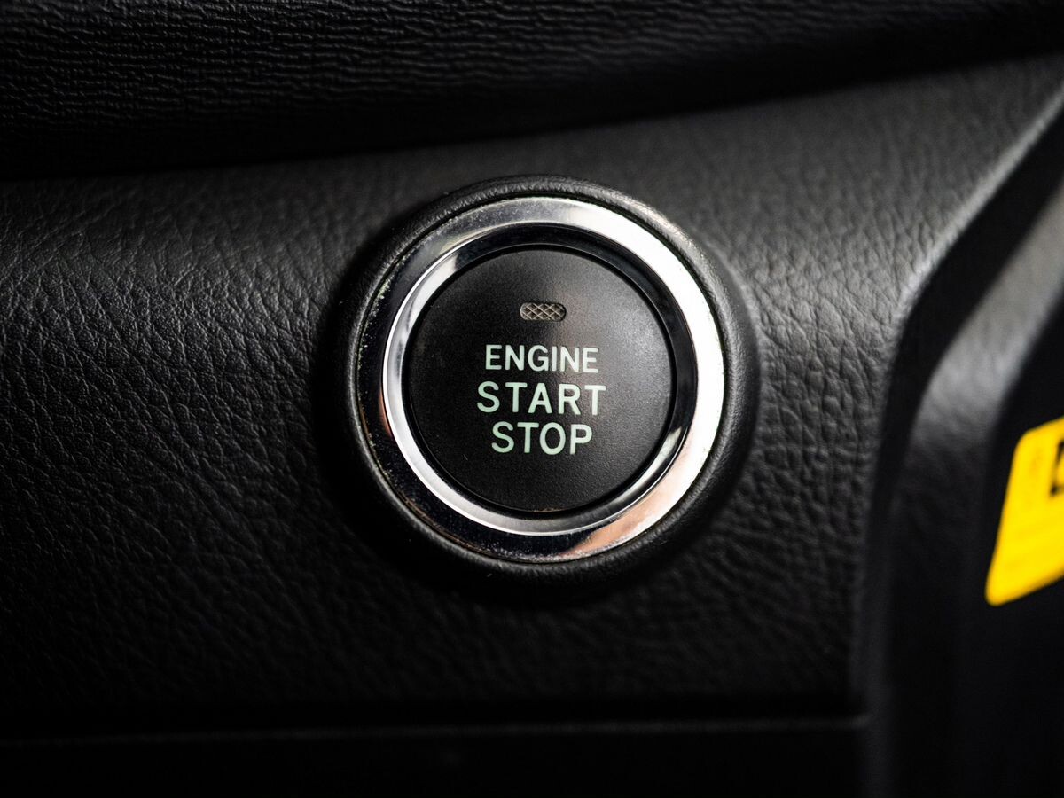 Toyota ISis 2015 - фото автомобиля