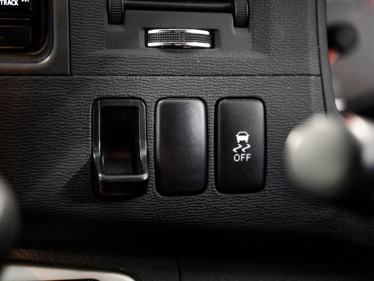 Toyota ISis 2015 - фото автомобиля