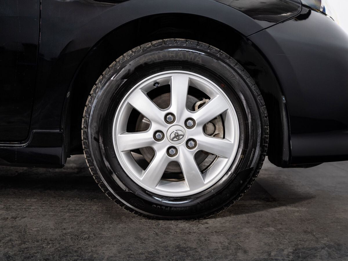 Toyota ISis 2015 - фото автомобиля