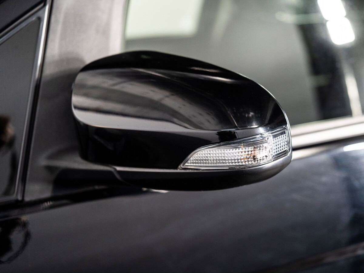 Toyota ISis 2015 - фото автомобиля