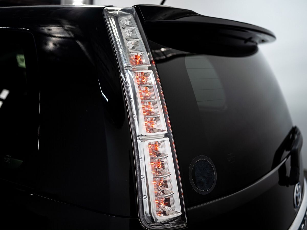 Toyota ISis 2015 - фото автомобиля