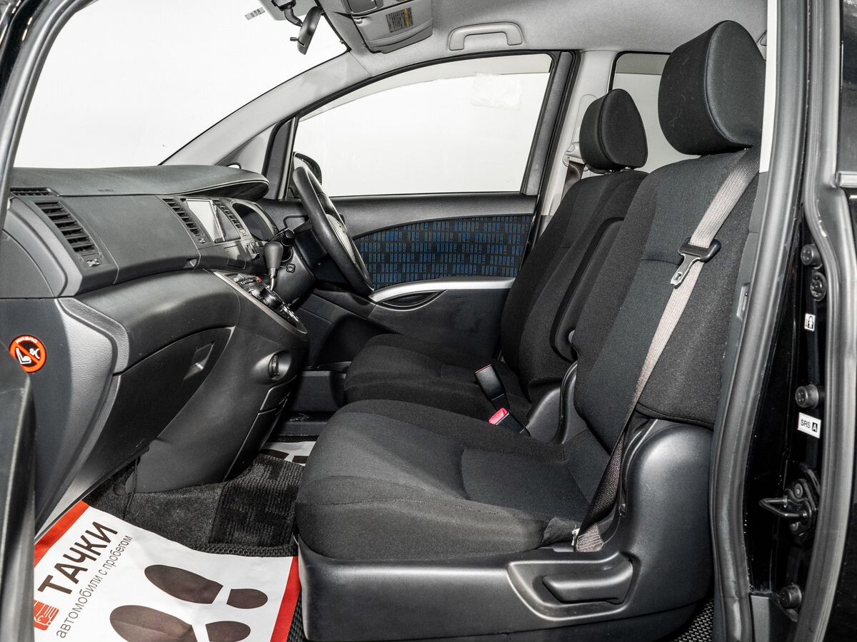 Toyota ISis 2015 - фото автомобиля