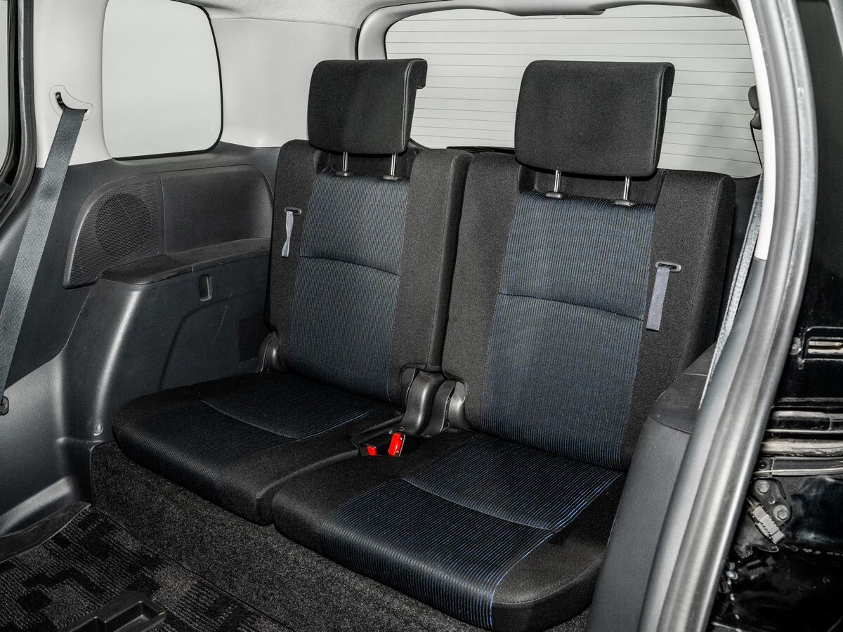 Toyota ISis 2015 - фото автомобиля