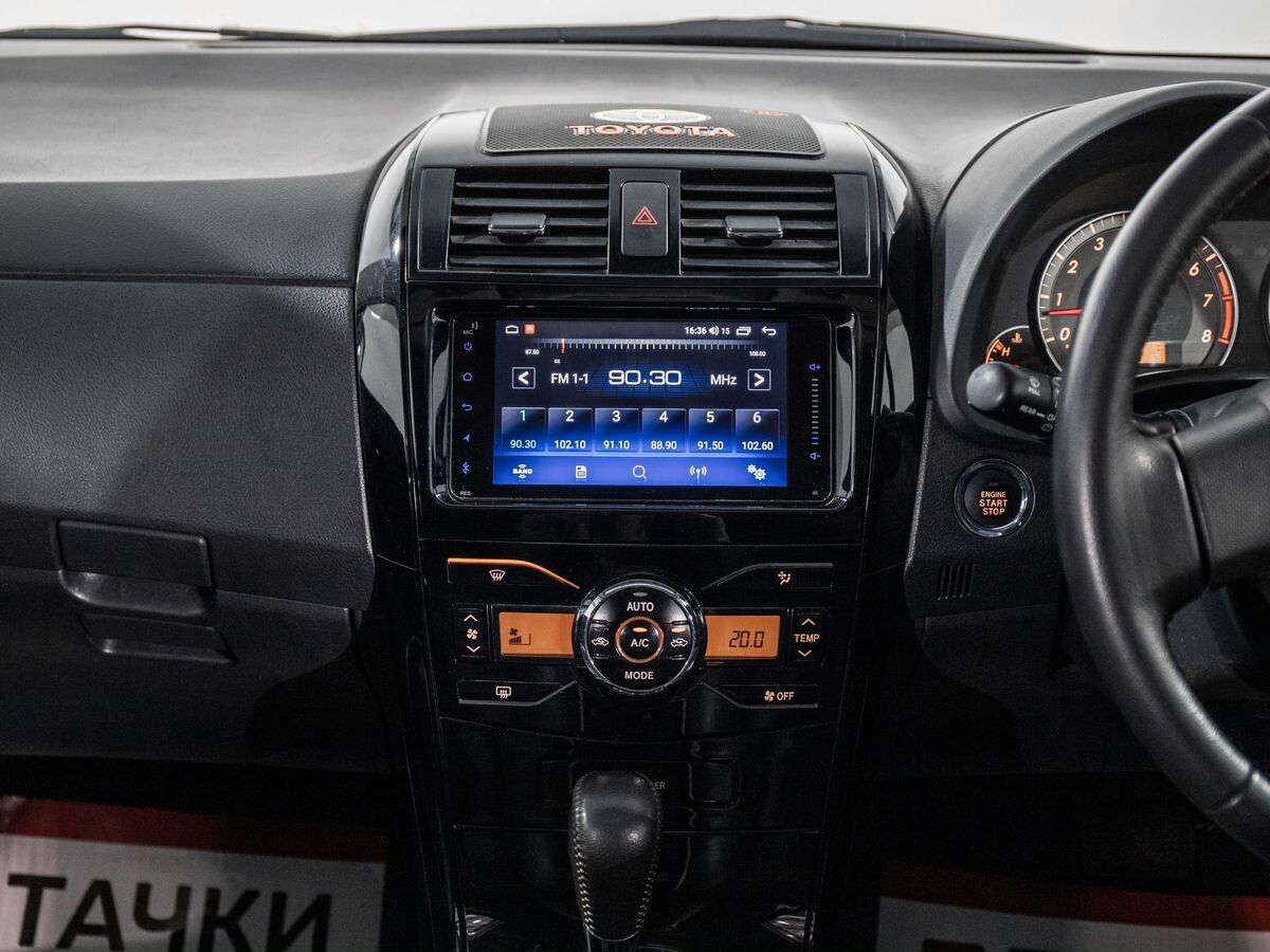 Toyota Corolla 2010 - фото автомобиля