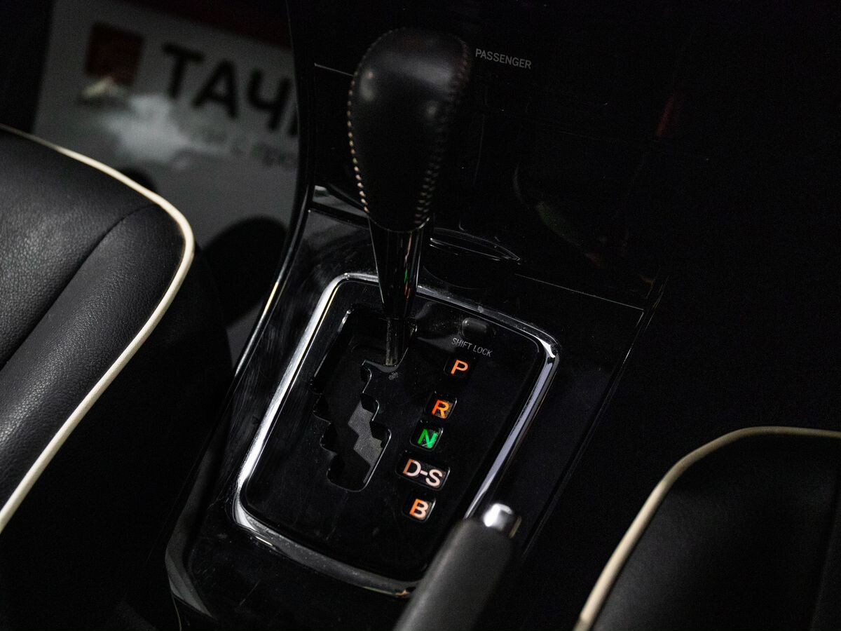 Toyota Corolla 2010 - фото автомобиля